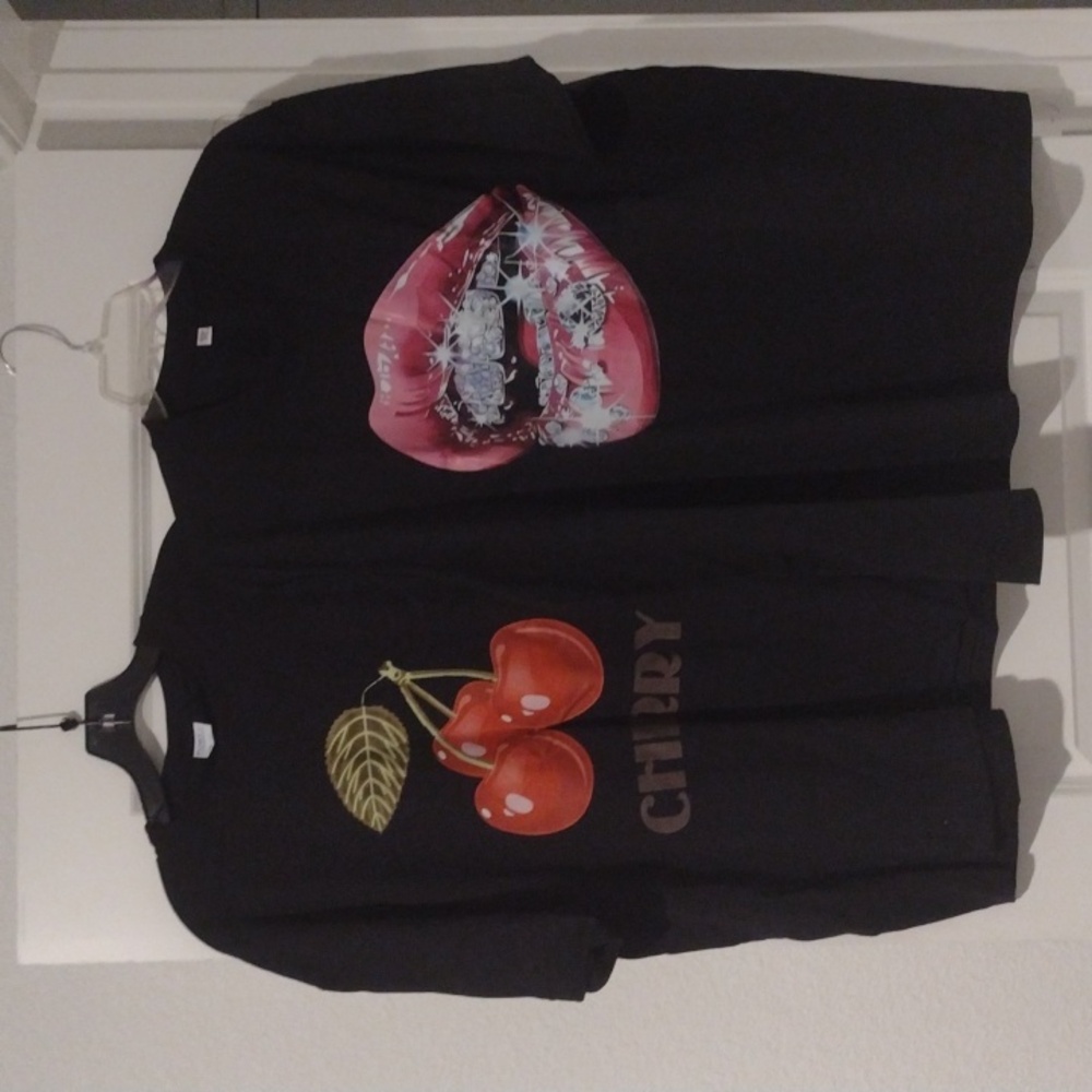 Two Graphic T.  W/Pair Earrings New